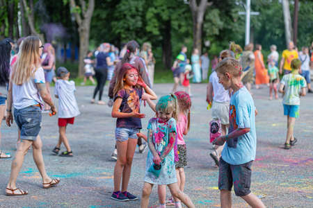 ESSENTUKI- JUNE 20: Happy participants of the open-air paint festival with painted faces and clothes. June 20, 2021 in Essentuki, Russia.のeditorial素材