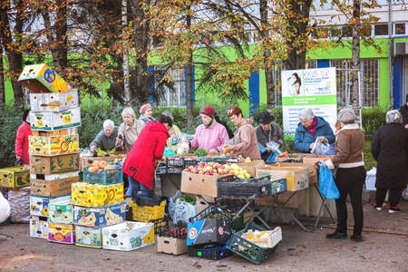 ESSENTUKI - OCTOBER 12: Trade in vegetables and fruits on the street under the open sky. October 12, 2021 in Essentuki, Russiaのeditorial素材
