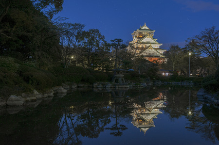 reflection of osaka castle in Japanのeditorial素材