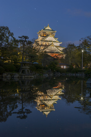 reflection of osaka castle in Japanのeditorial素材