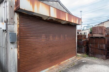 Old warehouse / rusty shutter / image of old buildingの写真素材