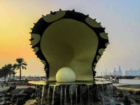 Beautiful scenic view of Pearl Monument of Qatar during evening hour with the water fountains.のeditorial素材