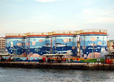 KAOHSIUNG, TAIWAN - NOVEMBER 5, 2010: Yang Ming Marine announces the expansion of its transshipment operation in Kaohsiung Port. Kaohsiung, November 5, 2010のeditorial素材