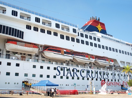 KAOHSIUNG, TAIWAN - OCTOBER 23: Star Cruises luxury liner Superstar Aquarius makes a port call at Kaohsiungのeditorial素材