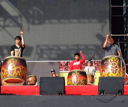 KAOHSIUNG, TAIWAN - FEBRUARY 23: Native Taiwanese drummers perform for the 2013 Kaohsiung Lantern Festival on February 23, 2013 in Kaohsiung.
のeditorial素材