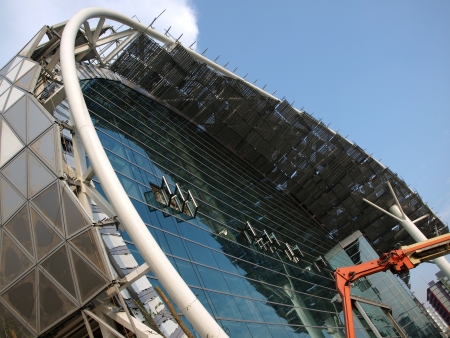 KAOHSIUNG, TAIWAN - JUNE 30: Construction continues on the new Kaohsiung Exhibition and Convention Center, scheduled to open in early 2014, on June 30, 2013 in Kaohsiungのeditorial素材