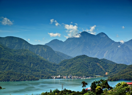 A view of the famous Sun Moon Lake in central Taiwan 
の写真素材