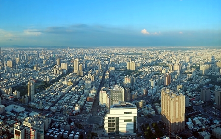 KAOHSIUNG, TAIWAN -- JULY 13, 2014:  A birds eye view of Kaohsiung City in Taiwan from west to eastのeditorial素材