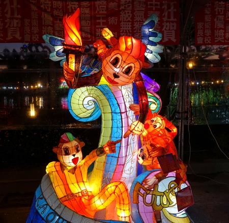 KAOHSIUNG, TAIWAN -- FEBRUARY 13, 2016: Colorful lanterns are displayed on the banks of the Love River during the 2016 Kaohsiung Lantern Festivalのeditorial素材