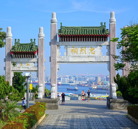 KAOHSIUNG, TAIWAN -- APRIL 29, 2017: The Kaohsiung Martyrs' Shrine is dedicated to the soldiers who died during World War Two. Pictured here is the entrance arch overlooking Kaohsiung Port.のeditorial素材