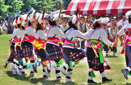 KAOHSIUNG, TAIWAN -- SEPTEMBER 29, 2018: Members of the indigenous Amis tribe in traditional costumes participate in the yearly harvest festival.のeditorial素材