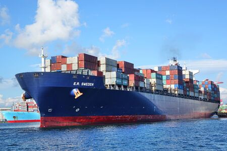 KAOHSIUNG, TAIWAN -- JUNE 2, 2019: A large container ship is getting ready to leave Kaohsiung Port.のeditorial素材