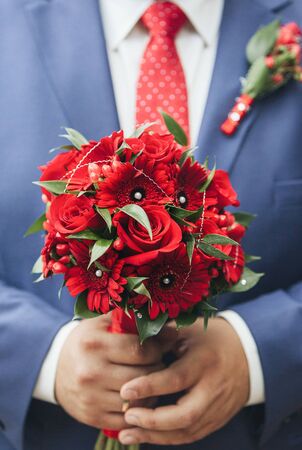 Photo wedding bouquet in hands of the brideの写真素材