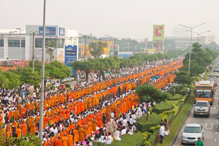 row of Buddhist monks in the morning のeditorial素材