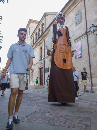 Zamora, Spain - August 29, 2015: Giants and big heads Giants During the celebration of the Cultural Summer 2015 zamora, exhibition and parade, festival include costumed figures Known as Giants Giants and Big-Heads. Usually the giants are hollow figures seのeditorial素材