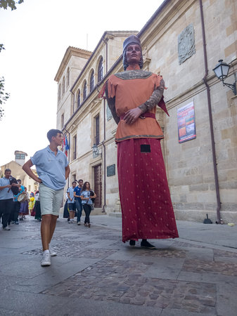 Zamora, Spain - August 29, 2015: Giants and big heads Giants During the celebration of the Cultural Summer 2015 zamora, exhibition and parade, festival include costumed figures Known as Giants Giants and Big-Heads. Usually the giants are hollow figures seのeditorial素材