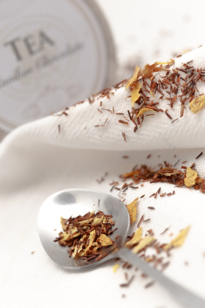 Spoon with rooibos teaの写真素材