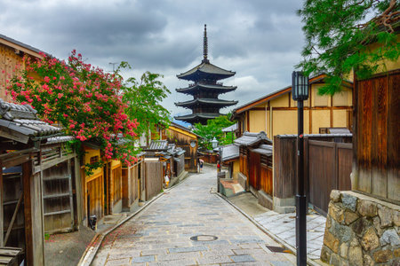 KYOTO, JAPAN - JULY 22, 2015 : Yasaka Pagoda and Sannen Zaka Street in the Morning,  Kyoto, Japanのeditorial素材