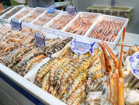 Fresh seafood on ice at the fish market. Isla Cristiina market, Huelva, Spainの写真素材