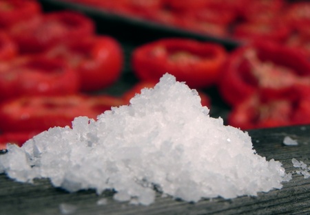 sale marino e pomodoro secco su sfondoの写真素材