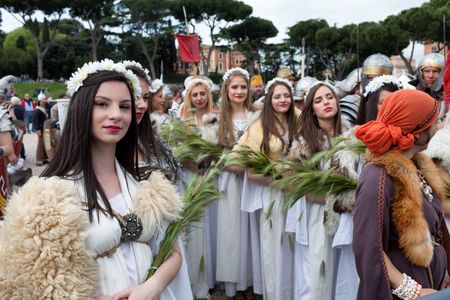 ROME, ITALY - APRIL 19, 2015: Birth of Rome festival - Actors dressed as ancient Roman Praetorian soldiers attend a parade to commemorate the 2,768th anniversary of the founding of Rome.のeditorial素材