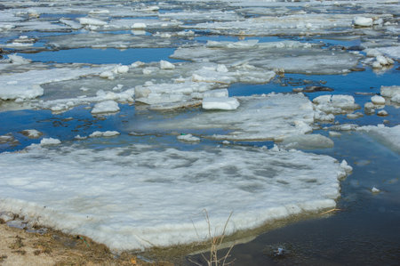 Large ice floes drifting on the Bakhthiyar River during thawの写真素材