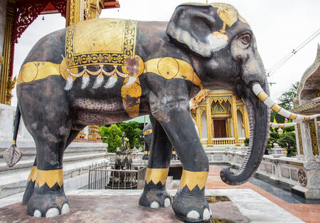 Elephant statues at Watsamiennari in thailandの写真素材