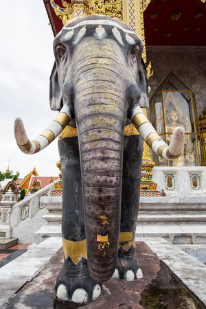 Elephant statues at Watsamiennari in thailandの写真素材