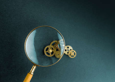 Search engine concept, magnifier on gears and cogs backgroundの写真素材