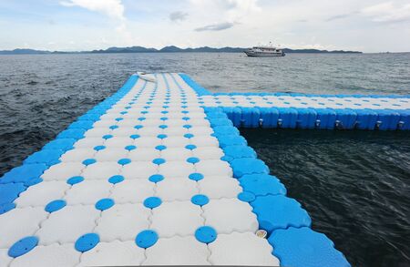 Pontoon pier
