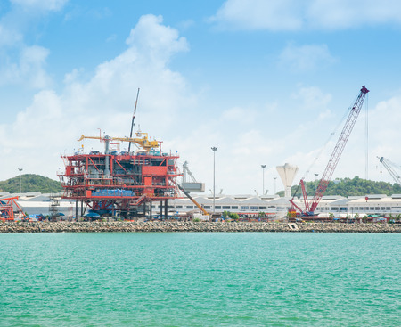 Semi submersible rig in the harbourの写真素材