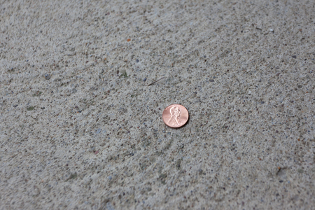 Lincoln Penny laying on cement.の写真素材
