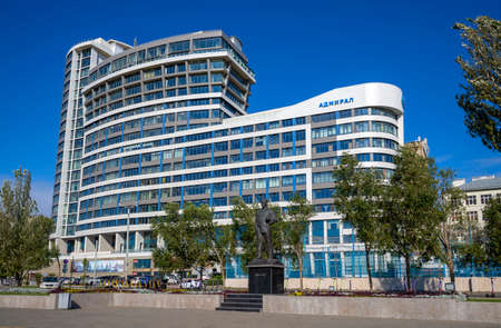 ROSTOV-ON-DON - OCTOBER 03, 2021: Monument to Sholokhov against the background of a modern buildingのeditorial素材