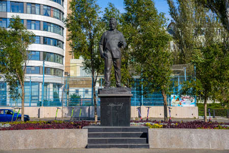 ROSTOV-ON-DON - OCTOBER 03, 2021: A monument to the writer Sholokhov in close-upのeditorial素材