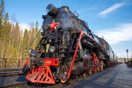 RUSKEALA, RUSSIA - OCTOBER 07, 2021: Tourist retro train "Ruskeala Express" at the station "Mountain Park Ruskeala"のeditorial素材