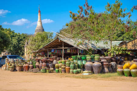 BAGAN, MYANMAR - DECEMBER 23, 2016: Pottery and souvenirs are on sale on the street of Old Bagan. Burmaのeditorial素材