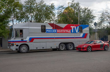 VOLGOGRAD, RUSSIA - SEPTEMBER 19, 2021: Special bus for television (mobile TV studio). Volgogradのeditorial素材