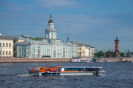 SAINT PETERSBURG, RUSSIA - MAY 14, 2023: Walking excursion boat at the Kunstkamera building. Saint Petersburgのeditorial素材