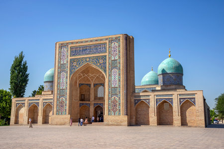 TASHKENT, UZBEKISTAN - SEPTEMBER 03, 2022: The ancient madrasah of Barak Khan on a sunny day. Tashkent, Uzbekistanのeditorial素材