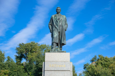 ROSTOV-ON-DON, RUSSIA - OCTOBER 03, 2021: Monument to Soviet writer Maxim Gorky close-up. Rostov-on-Don, Russiaのeditorial素材