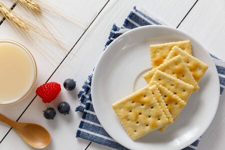 crackers with condensed milk and fruit, breakfast