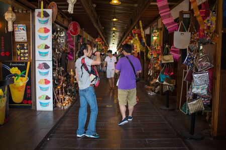 Pattaya, Chonburi Province, Thailand , December 18 - 2016 : Tourists walking at Pattaya Floating Market there is a lot shops selling food , Thai sweet and souvenirsのeditorial素材