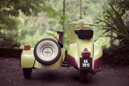 Use vintage car as a wedding transportation will give an another feeling.のeditorial素材