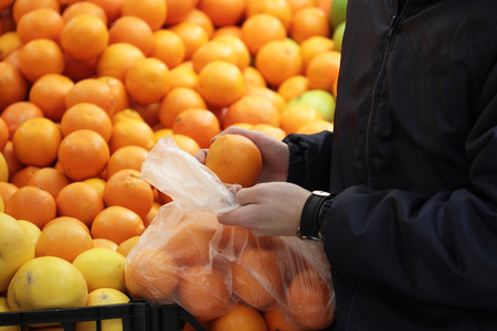 A seller who chooses a orangeの写真素材