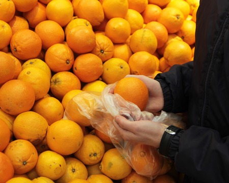 A seller who chooses fruits / vegetables in the supermarketの写真素材