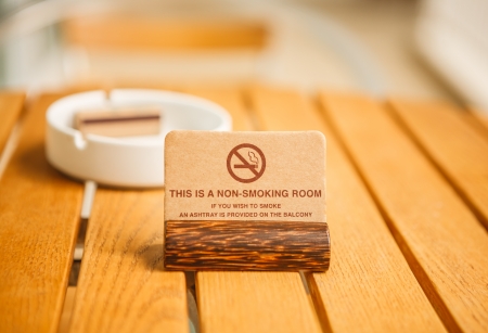 A non-smoing room sign in a hotel balconyの写真素材