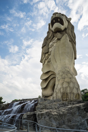 Huge Singapore merlion symbol on the island of Sentosaのeditorial素材