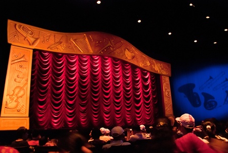 May 2011 Disneyland, Hong Kong - Interior view of the 3d theatre in Mickeyのeditorial素材