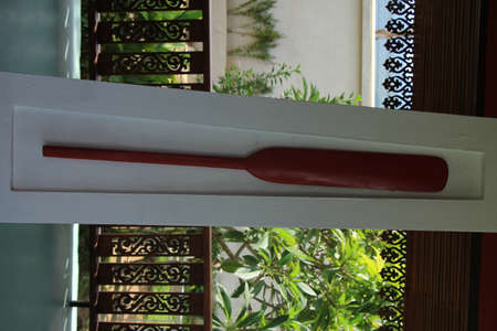 A closeup shot of a red plastic thermometer in a windowの写真素材