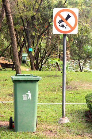 Bin in Parkの写真素材